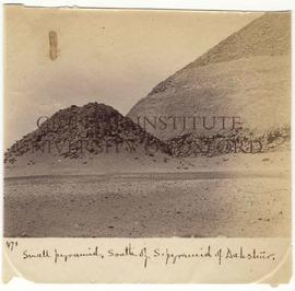 [471] Small pyramid. South of S. pyramid of Dahshûr.